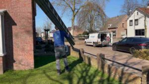 Schoorsteen onderhoud Amsterdam ladder bus